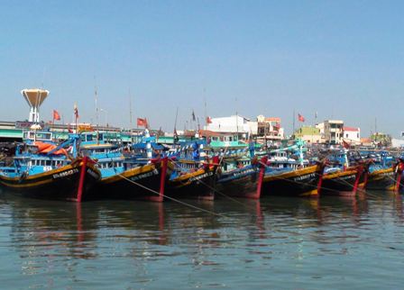 អ្នកនេសាទត្រីខេត្ត Khanh Hoa ចេញ ដំណើរទៅនេសាទត្រីនៅប្រជុំកោះ Truong Sa